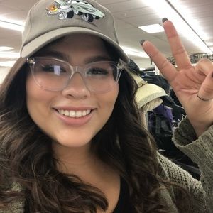 Meet your Posher, Elyse